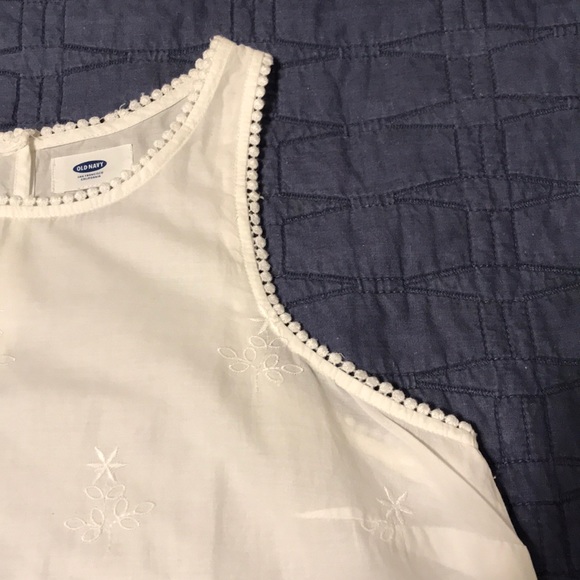 Old Navy Sleeveless Top - Picture 3 of 5
